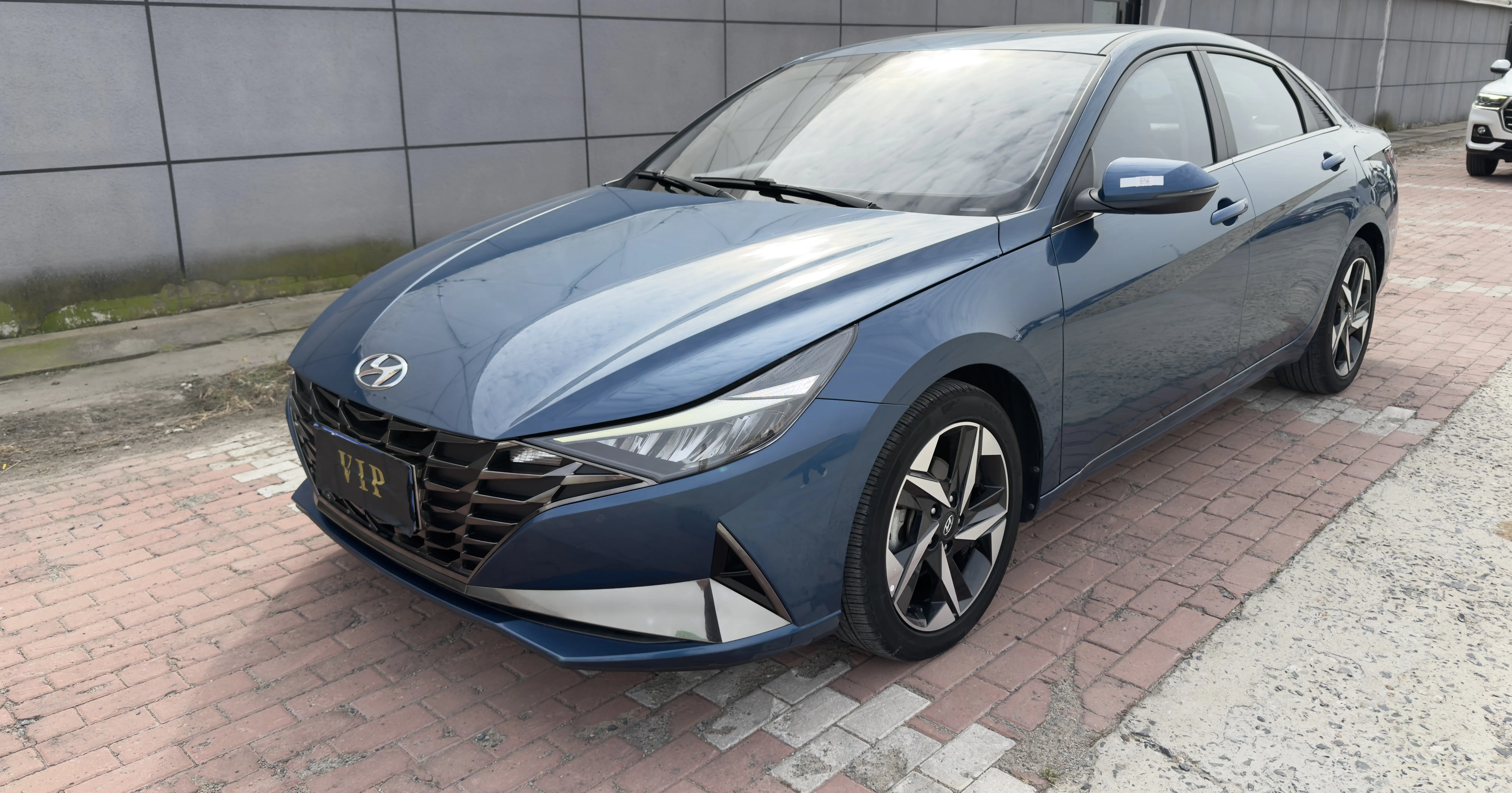 现代 伊兰特 2022款 1.5L CVT LUX尊贵版